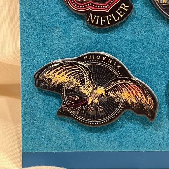 Universal Studios X Harry Potter Fantastic Beasts Collectible Trading Pins NWT - Picture 4 of 6